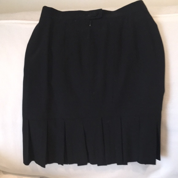 CHANEL - authentic Chanel Sexy Fringed skirt - Picture 2 of 8